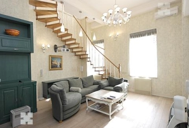 4х комн кв на Варсонофьевском пер. 6